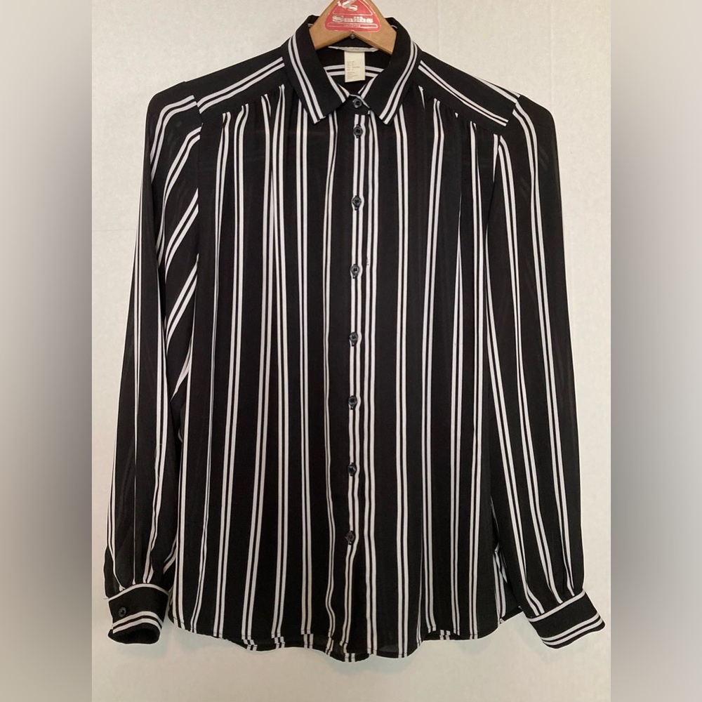 H&M 🟣 GUC Size 6 Striped Button Down Shirt